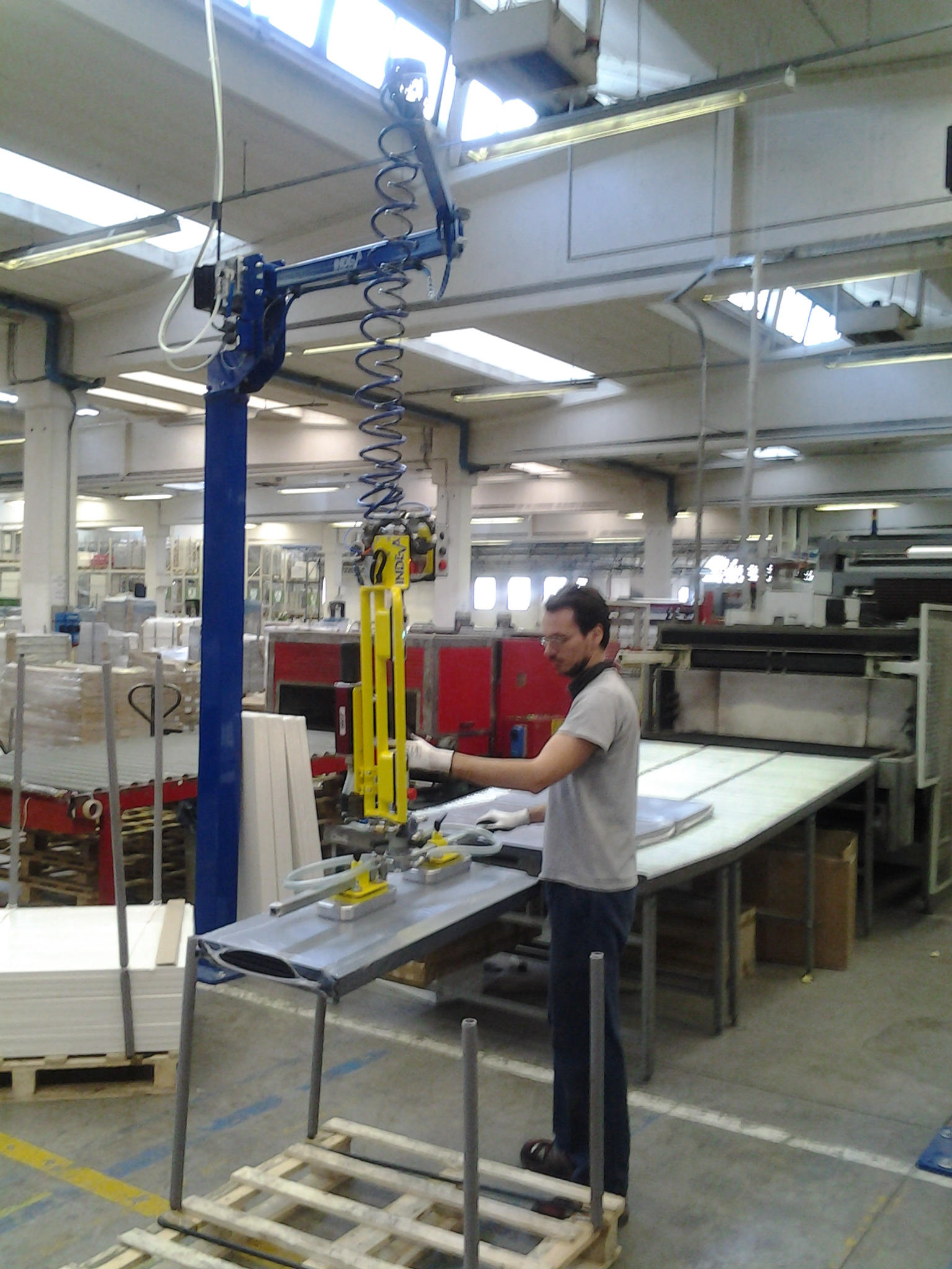 Pillar Mounted Industrial Manipulator for Drum Handling