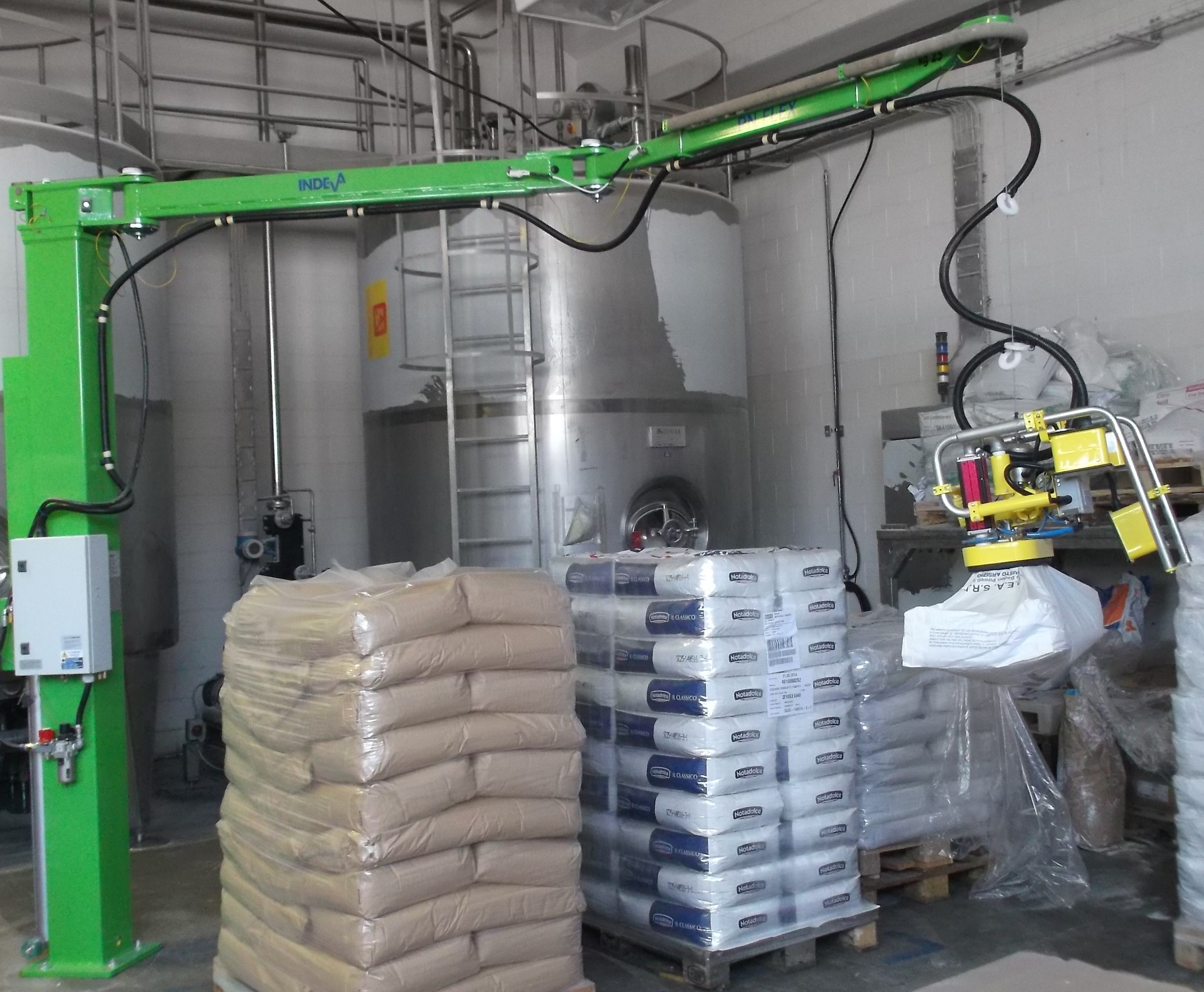 Pillar Mounted Industrial Manipulator for Drum Handling